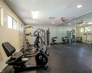 12830 Burbank Boulevard - Photo Thumbnail 2