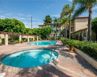 12830 Burbank Boulevard - Photo Thumbnail 4