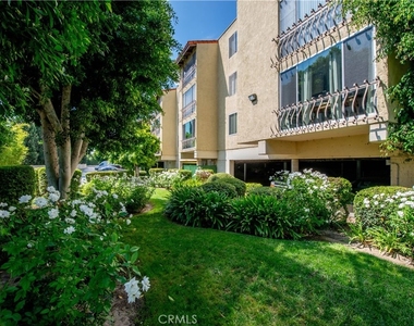12830 Burbank Boulevard - Photo Thumbnail 5