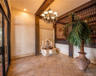 12830 Burbank Boulevard - Photo Thumbnail 6