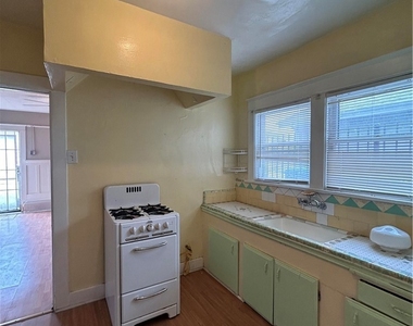 384 W 15th St - Photo Thumbnail 9