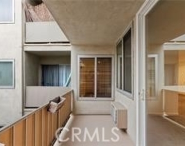 525 N Sycamore Avenue - Photo Thumbnail 20