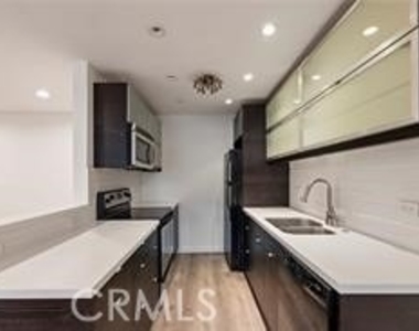 525 N Sycamore Avenue - Photo Thumbnail 11