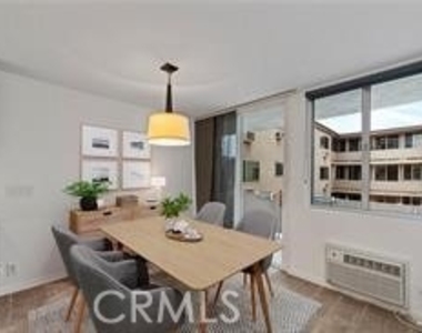 525 N Sycamore Avenue - Photo Thumbnail 9