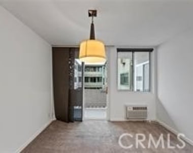 525 N Sycamore Avenue - Photo Thumbnail 10