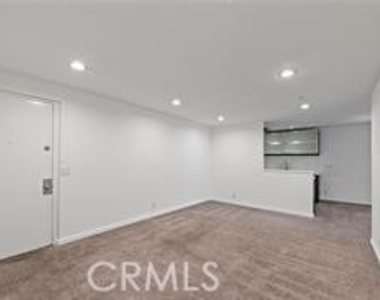 525 N Sycamore Avenue - Photo Thumbnail 6