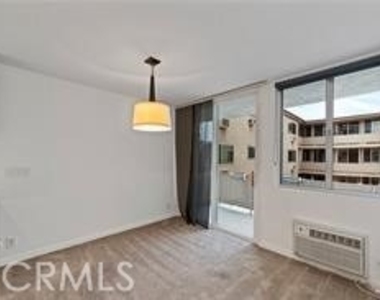525 N Sycamore Avenue - Photo Thumbnail 8