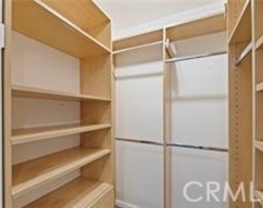 525 N Sycamore Avenue - Photo Thumbnail 18