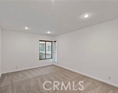 525 N Sycamore Avenue - Photo Thumbnail 16