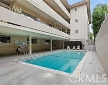 525 N Sycamore Avenue - Photo Thumbnail 21
