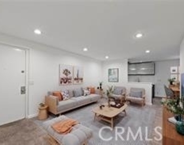 525 N Sycamore Avenue - Photo Thumbnail 4