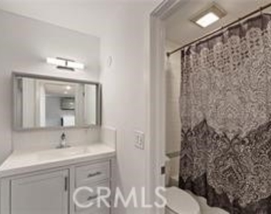 525 N Sycamore Avenue - Photo Thumbnail 14