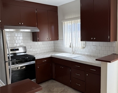 1626 N Kingsley - Photo Thumbnail 5