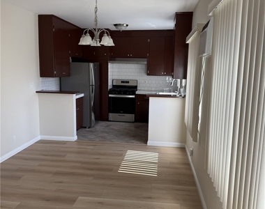 1626 N Kingsley - Photo Thumbnail 3