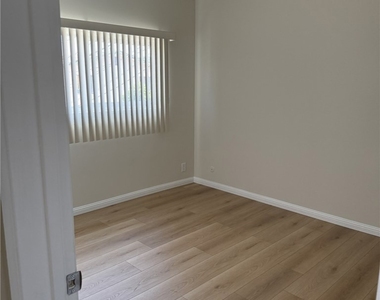 1626 N Kingsley - Photo Thumbnail 9