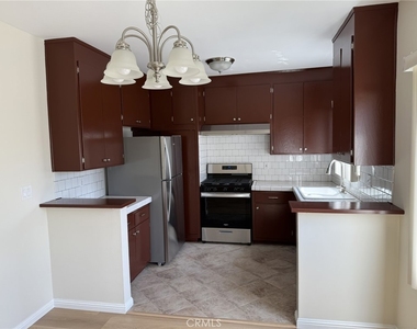 1626 N Kingsley - Photo Thumbnail 4