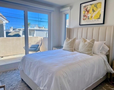 203 Sapphire - Photo Thumbnail 15