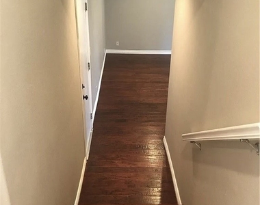 1049 Evergreen Court - Photo Thumbnail 5