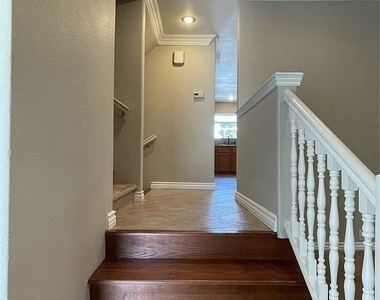 1049 Evergreen Court - Photo Thumbnail 1