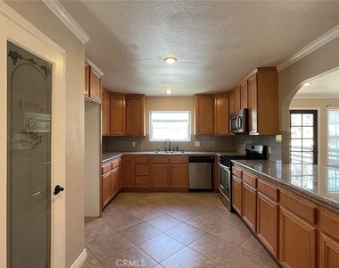 1049 Evergreen Court - Photo Thumbnail 11