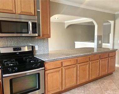 1049 Evergreen Court - Photo Thumbnail 13