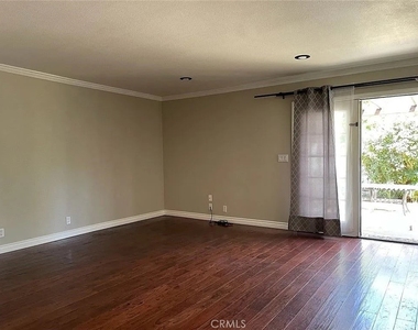1049 Evergreen Court - Photo Thumbnail 7