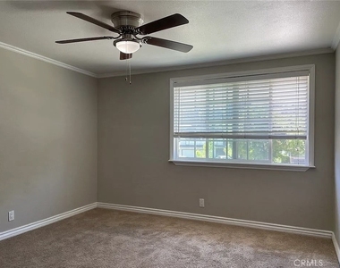 1049 Evergreen Court - Photo Thumbnail 16