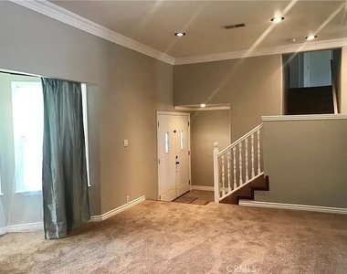 1049 Evergreen Court - Photo Thumbnail 4