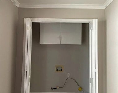 1049 Evergreen Court - Photo Thumbnail 9