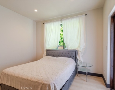 8252 Morse Avenue - Photo Thumbnail 20