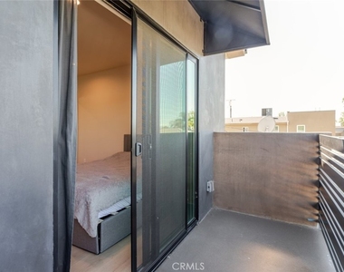 8252 Morse Avenue - Photo Thumbnail 28