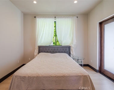 8252 Morse Avenue - Photo Thumbnail 19