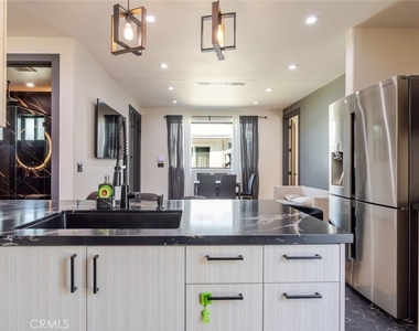 8252 Morse Avenue - Photo Thumbnail 10