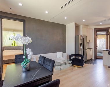 8252 Morse Avenue - Photo Thumbnail 7
