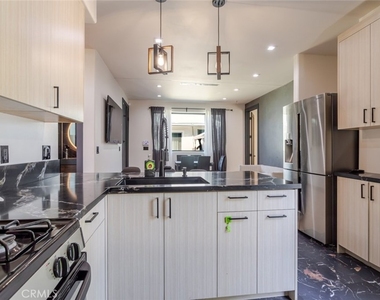 8252 Morse Avenue - Photo Thumbnail 9
