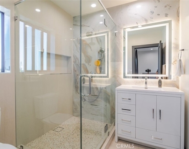 8252 Morse Avenue - Photo Thumbnail 27