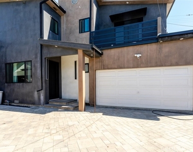 8252 Morse Avenue - Photo Thumbnail 1