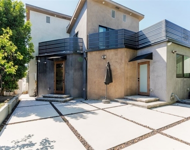 8252 Morse Avenue - Photo Thumbnail 2