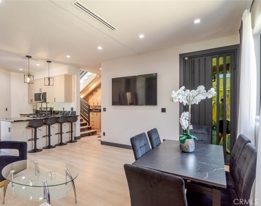 8252 Morse Avenue - Photo Thumbnail 6