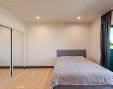 8252 Morse Avenue - Photo Thumbnail 22