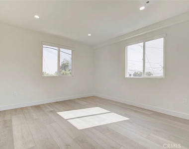 1070 Allen - Photo Thumbnail 15
