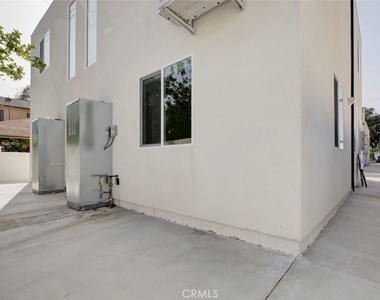 1070 Allen - Photo Thumbnail 22