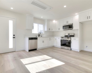 1070 Allen - Photo Thumbnail 3