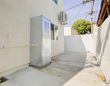 1070 Allen - Photo Thumbnail 20