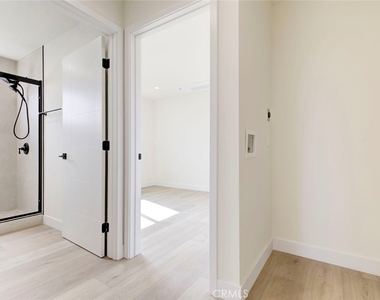1070 Allen - Photo Thumbnail 11