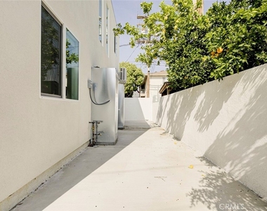 1070 Allen - Photo Thumbnail 19