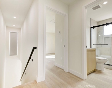 1070 Allen - Photo Thumbnail 12