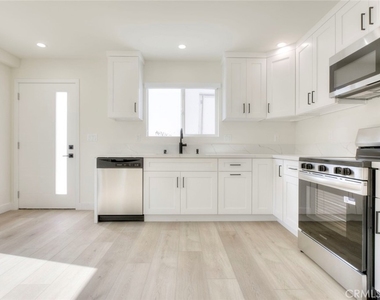 1070 Allen - Photo Thumbnail 4