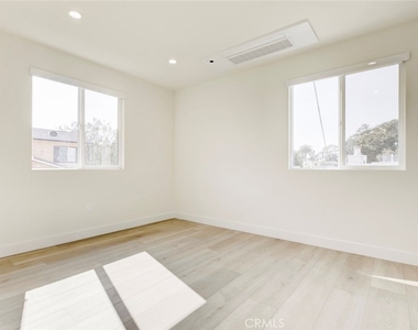 1070 Allen - Photo Thumbnail 17