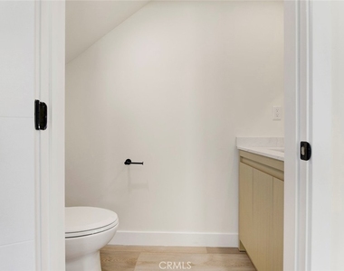 1070 Allen Avenue - Photo Thumbnail 9